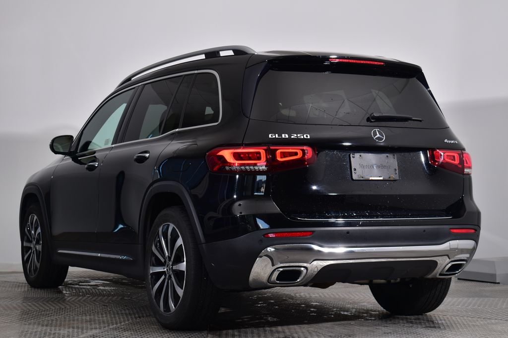 Thumbnail: 2021 Mercedes-Benz GLB - 3