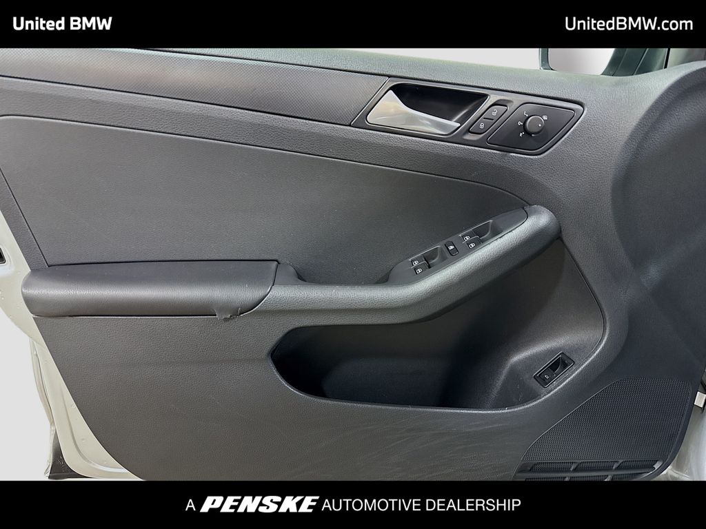 Thumbnail: 2014 Volkswagen Jetta - 15