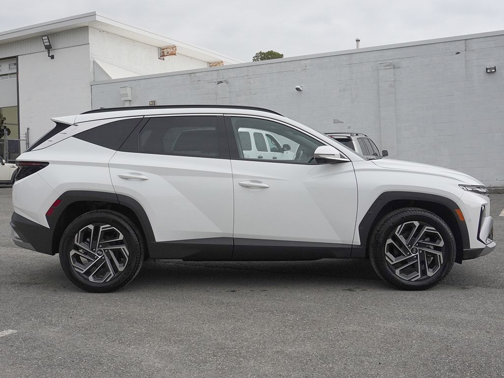 Used 2025 White Hyundai Limited image 22
