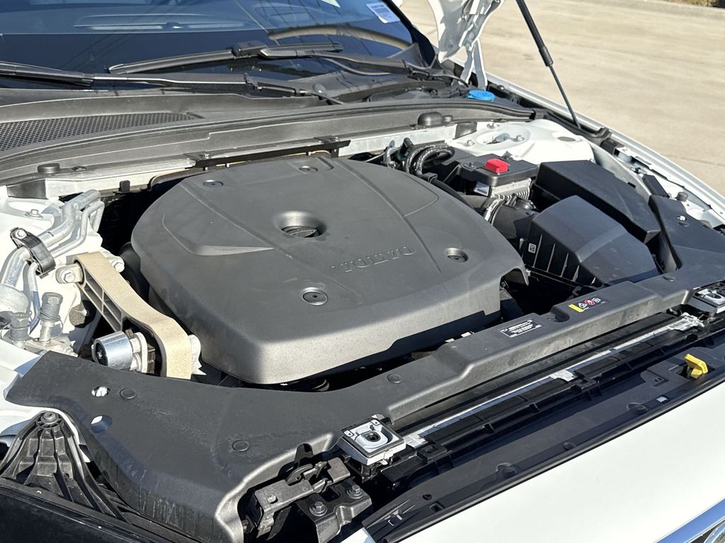 Thumbnail: 2022 Volvo S60 - 14