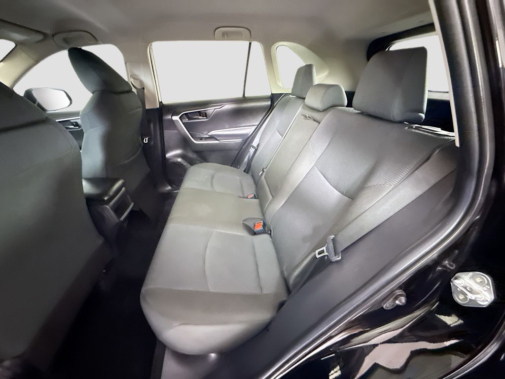 Thumbnail: 2021 Toyota RAV4 - 21