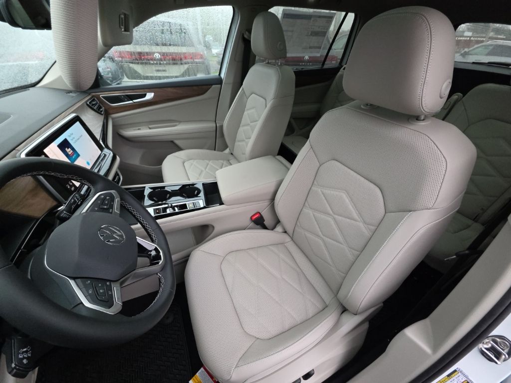 2026 Volkswagen Atlas 2.0T SE w/Technology White/off-white at Sutliff Volkswagen