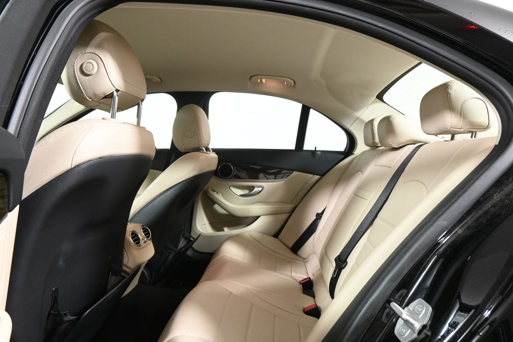 Thumbnail: 2015 Mercedes-Benz C-Class - 7