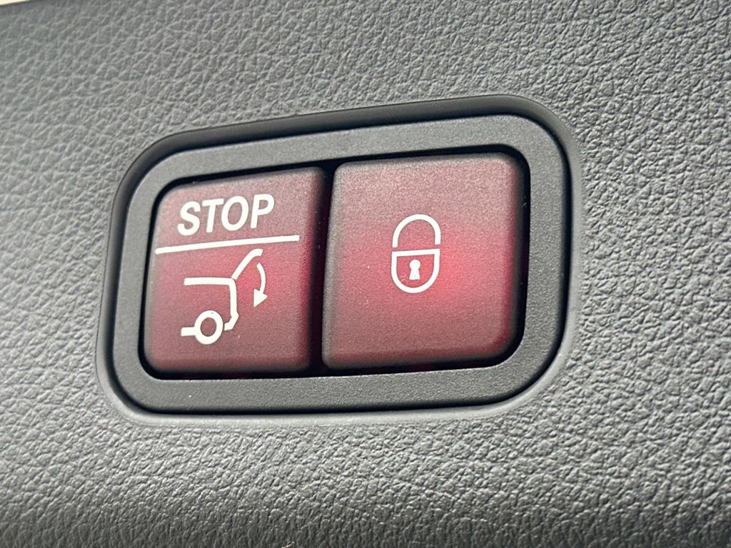 Thumbnail: 2023 Mercedes-Benz GLC - 25