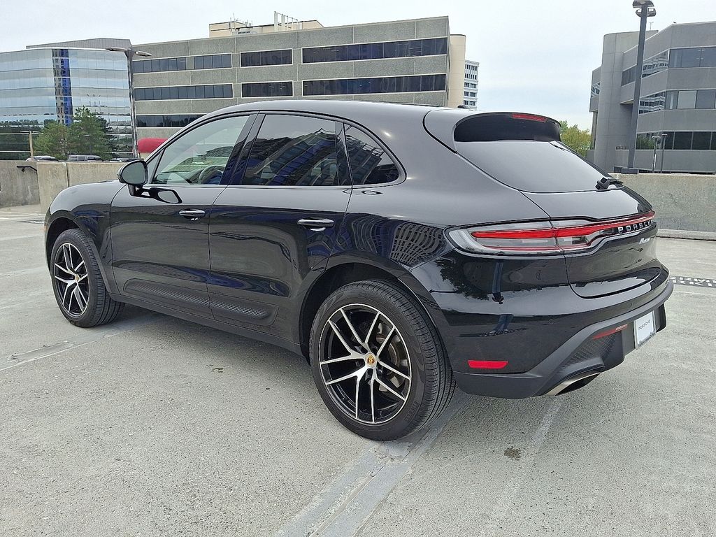 Thumbnail: 2025 Porsche Macan - 3