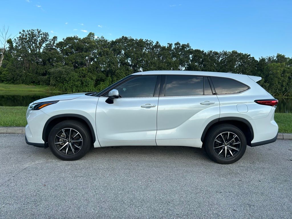 Thumbnail: 2022 Toyota Highlander - 2