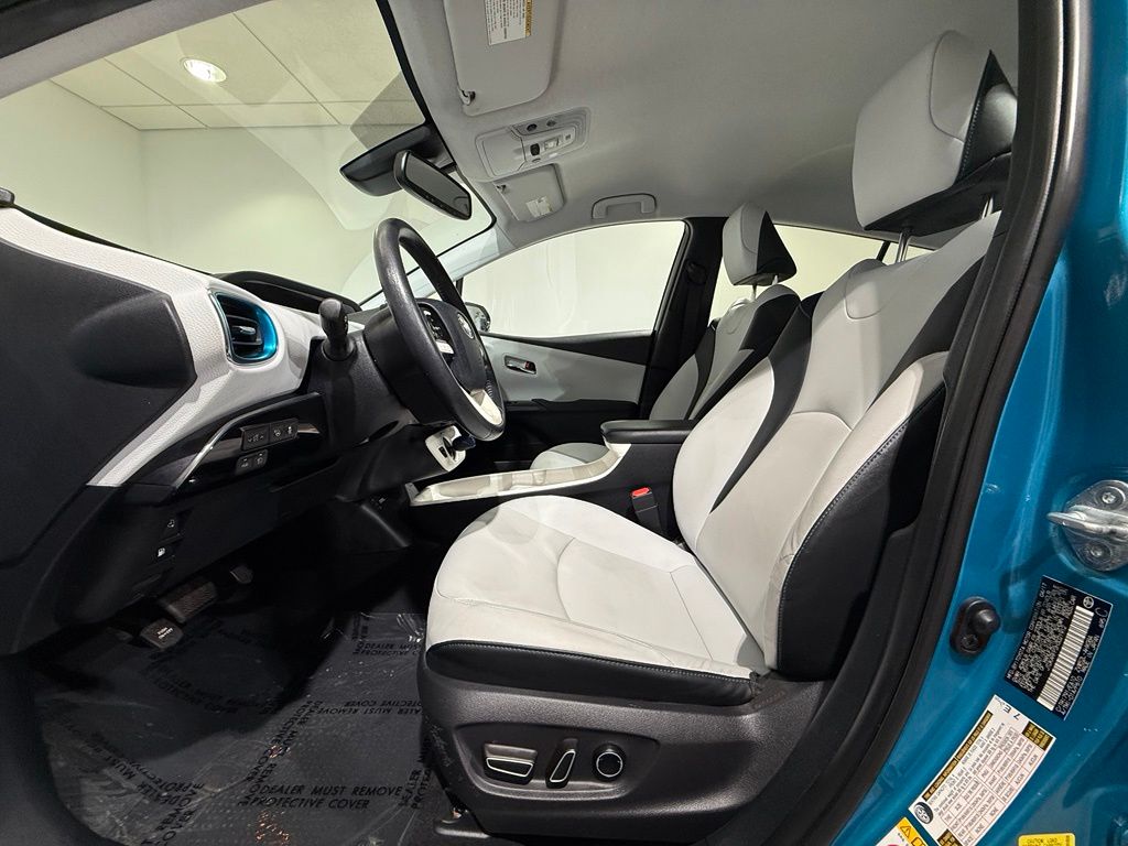 Thumbnail: 2017 Toyota Prius Prime - 13