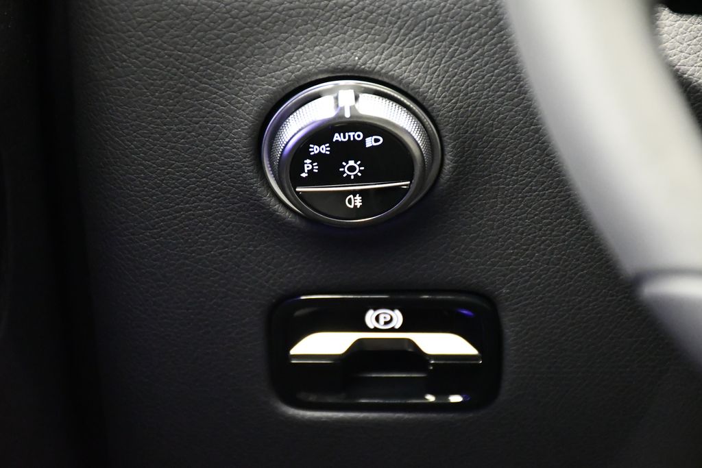 Thumbnail: 2026 Mercedes-Benz GLC - 21