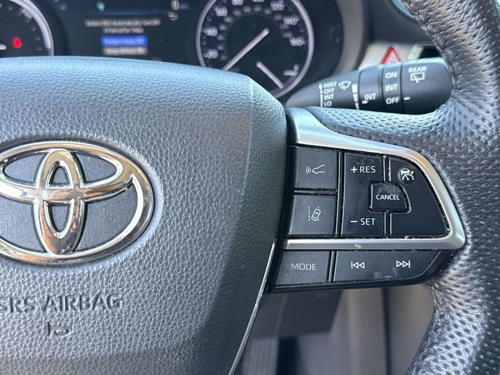 Thumbnail: 2021 Toyota Sienna - 27