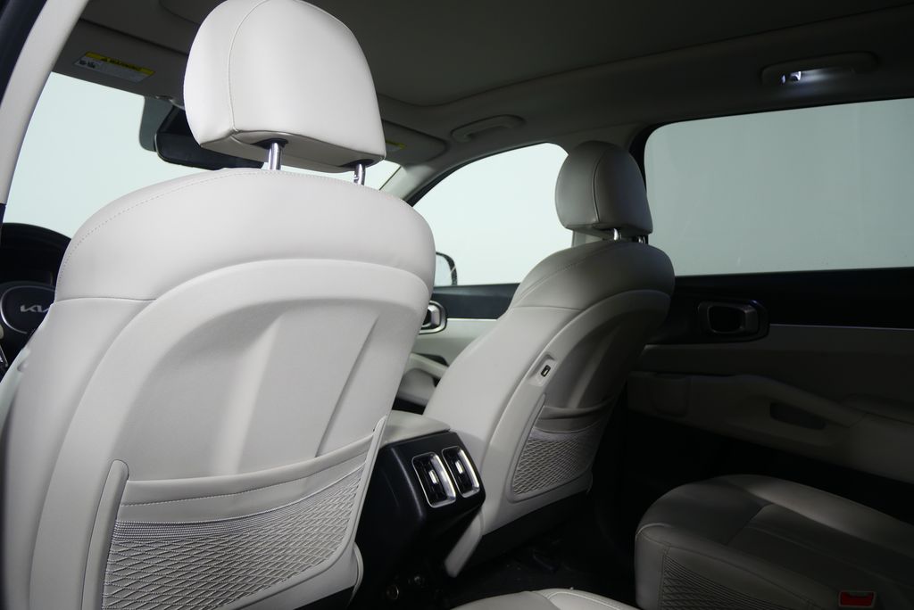 Thumbnail: 2023 Kia Sorento - 17