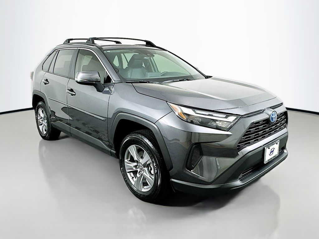 2022 Toyota RAV4 XLE 3