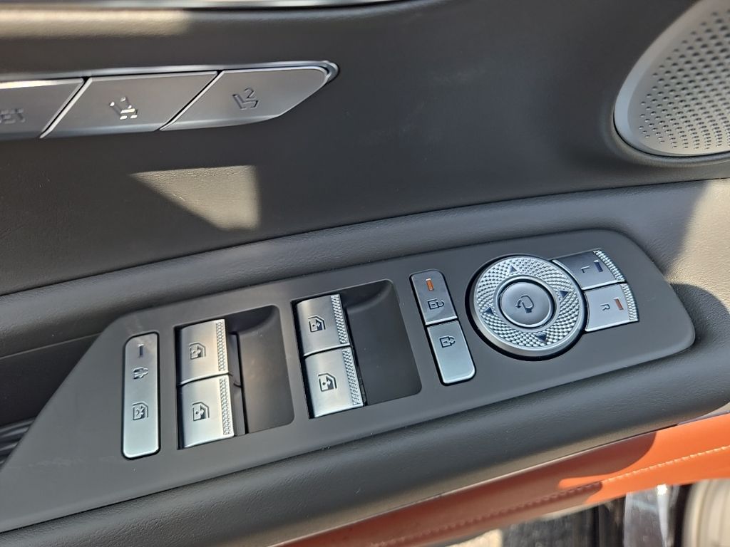 Thumbnail: 2025 Genesis GV80 - 20