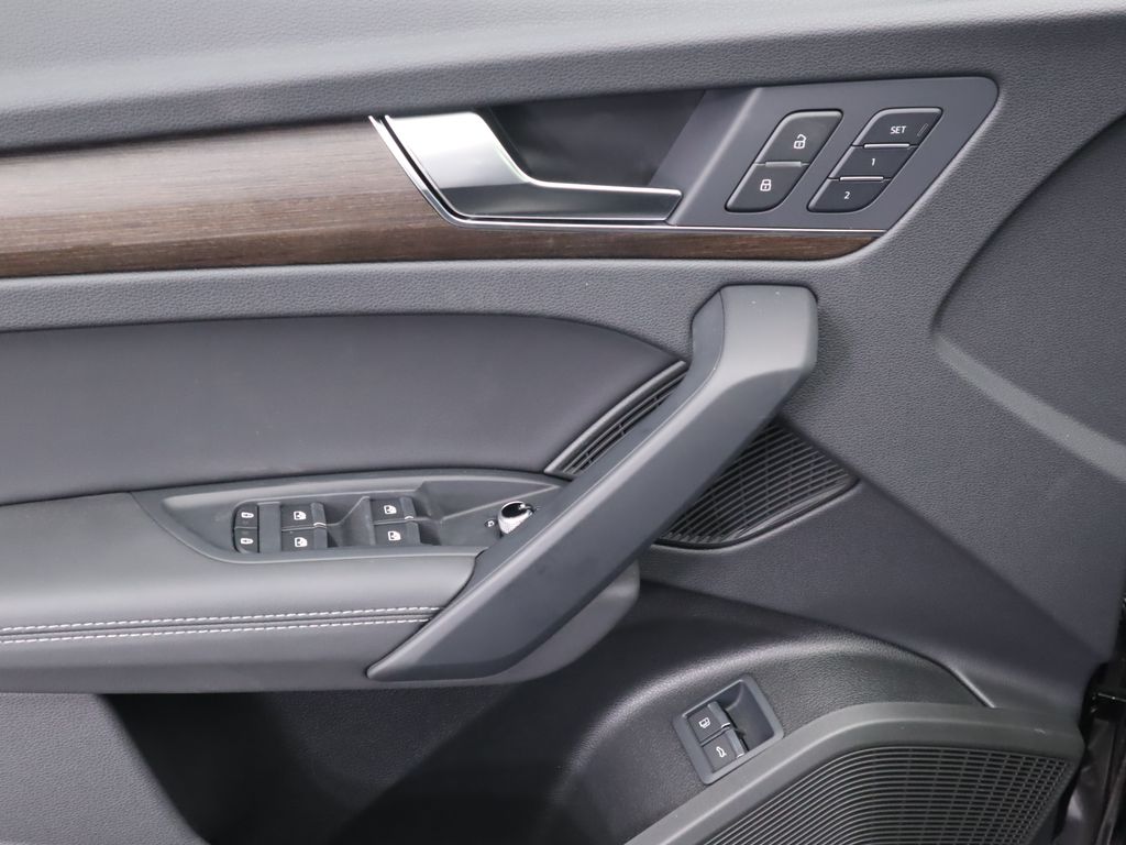 2025 Audi Q5  25