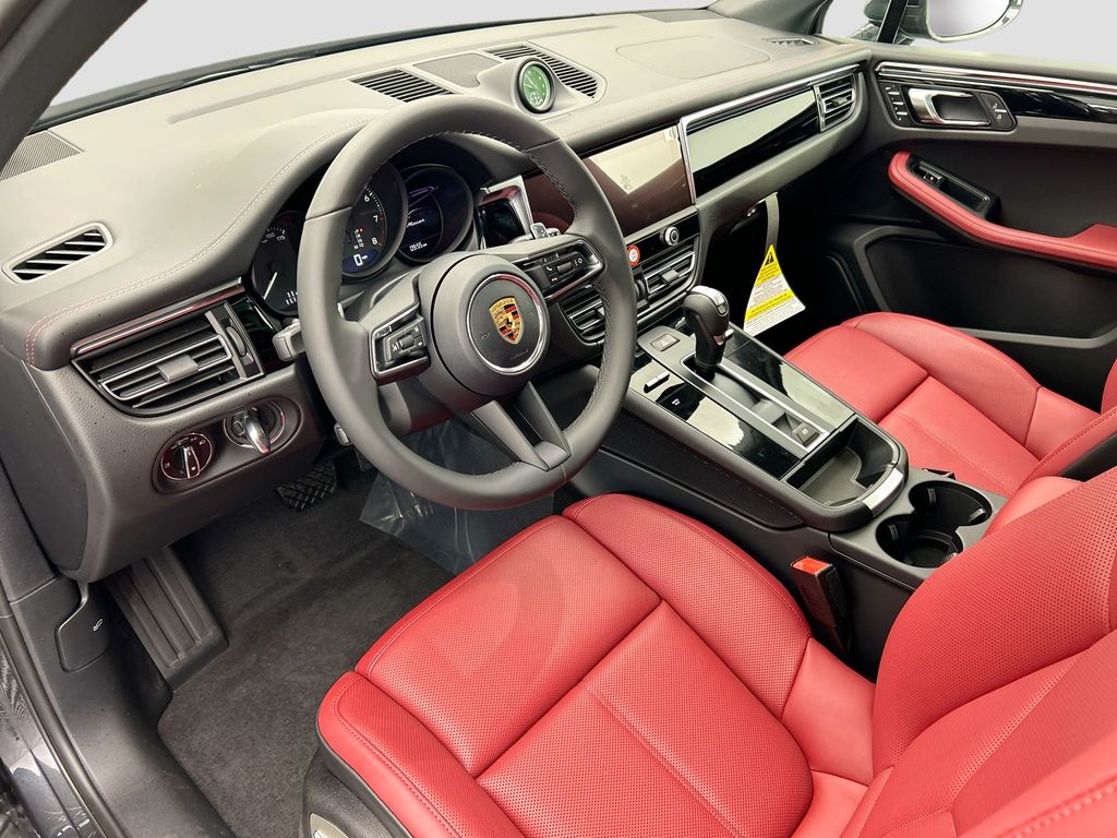 Thumbnail: 2026 Porsche Macan - 4