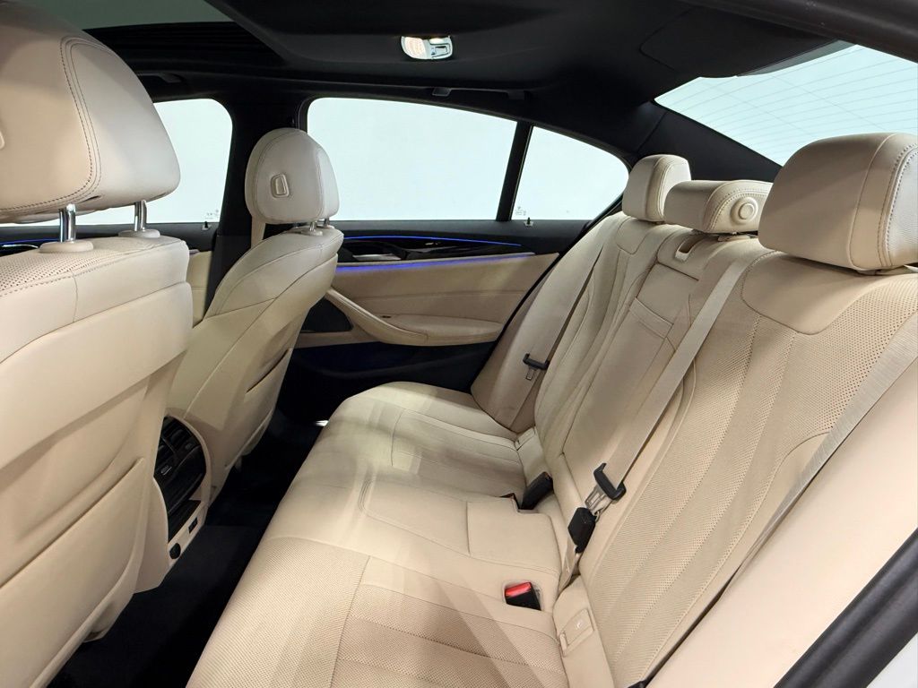 Thumbnail: 2023 BMW 5 Series - 22