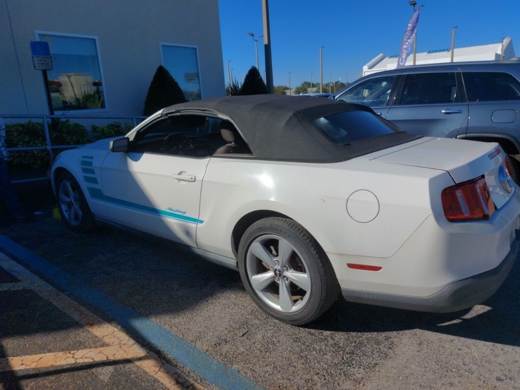 2010 Ford Mustang V6 4