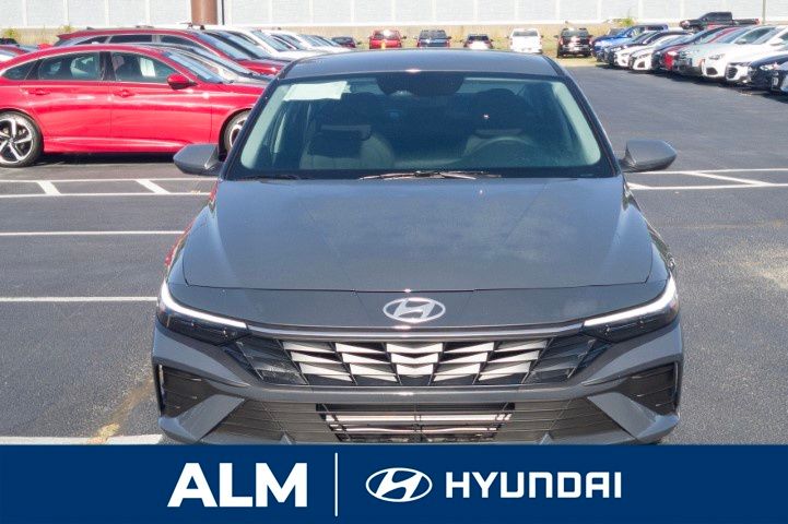 New 2026 Gray Hyundai SE image 3