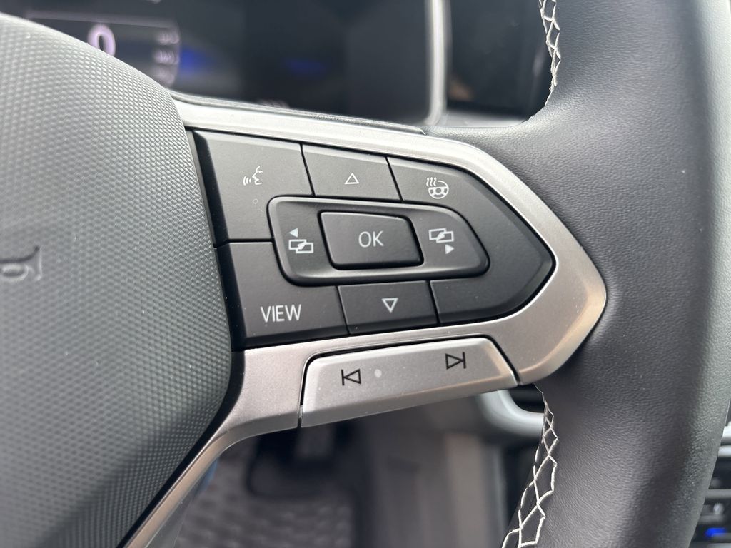 New 2025 Deep Black Volkswagen 1.5T SE image 13