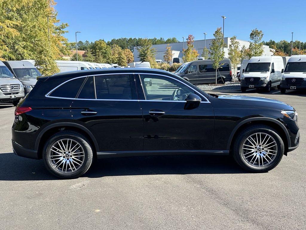 2024 Mercedes-Benz GLC GLC 300 8