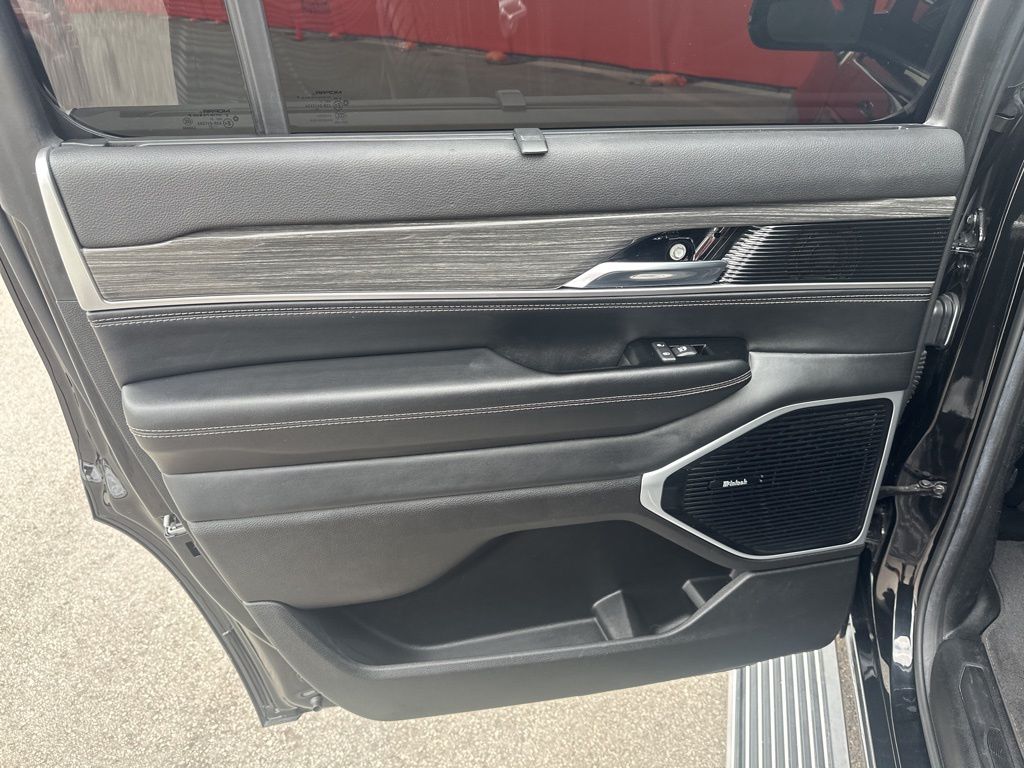 Used Car 2022 Jeep Wagoneer  Series Iii For Sale Under $50,000 In Austin, Texas