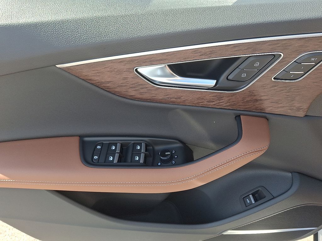 Thumbnail: 2026 Audi Q7 - 9