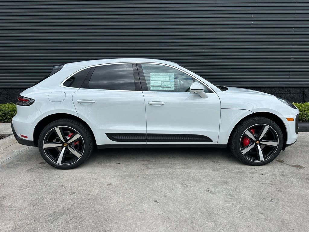 Thumbnail: 2026 Porsche Macan - 10