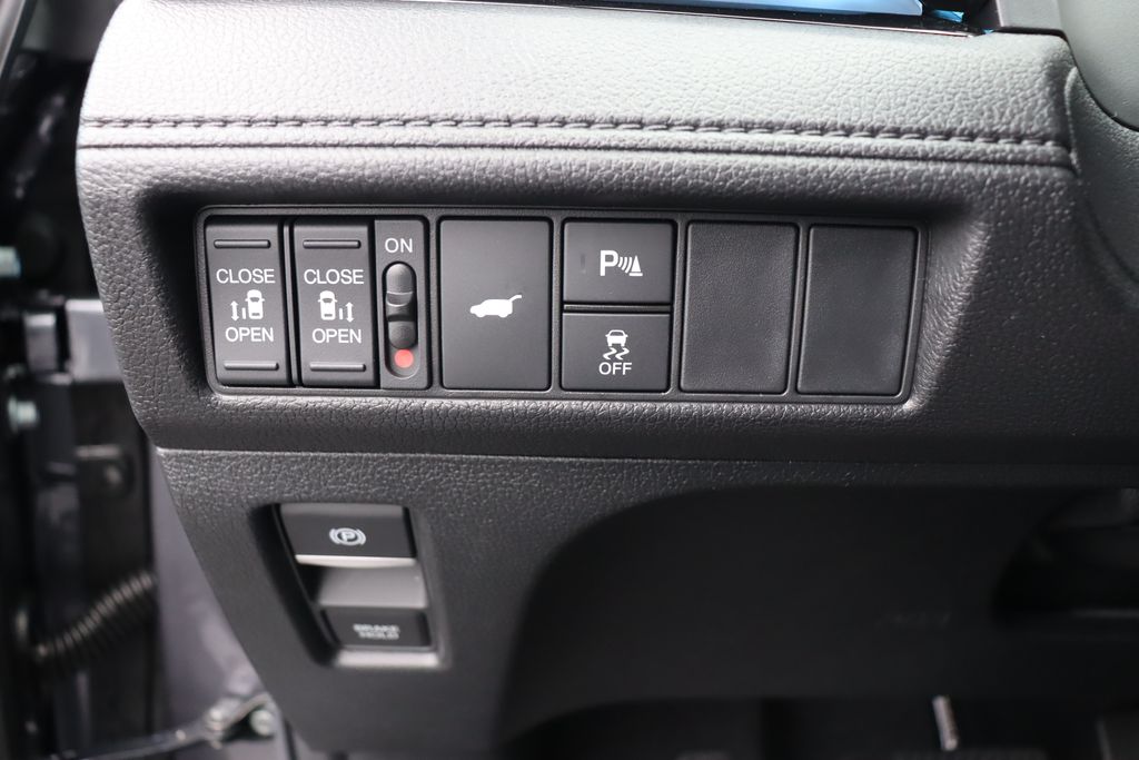 2025 Honda Odyssey Touring 32