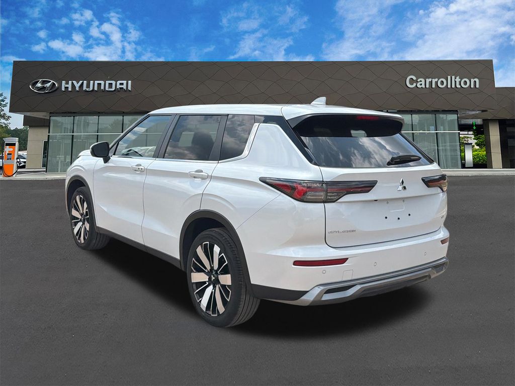 Used 2025 White Mitsubishi SE image 7