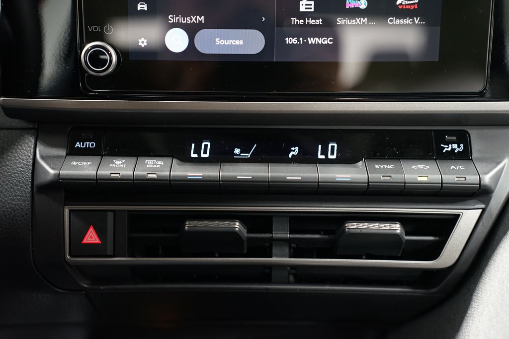 2025 Toyota Camry LE 20