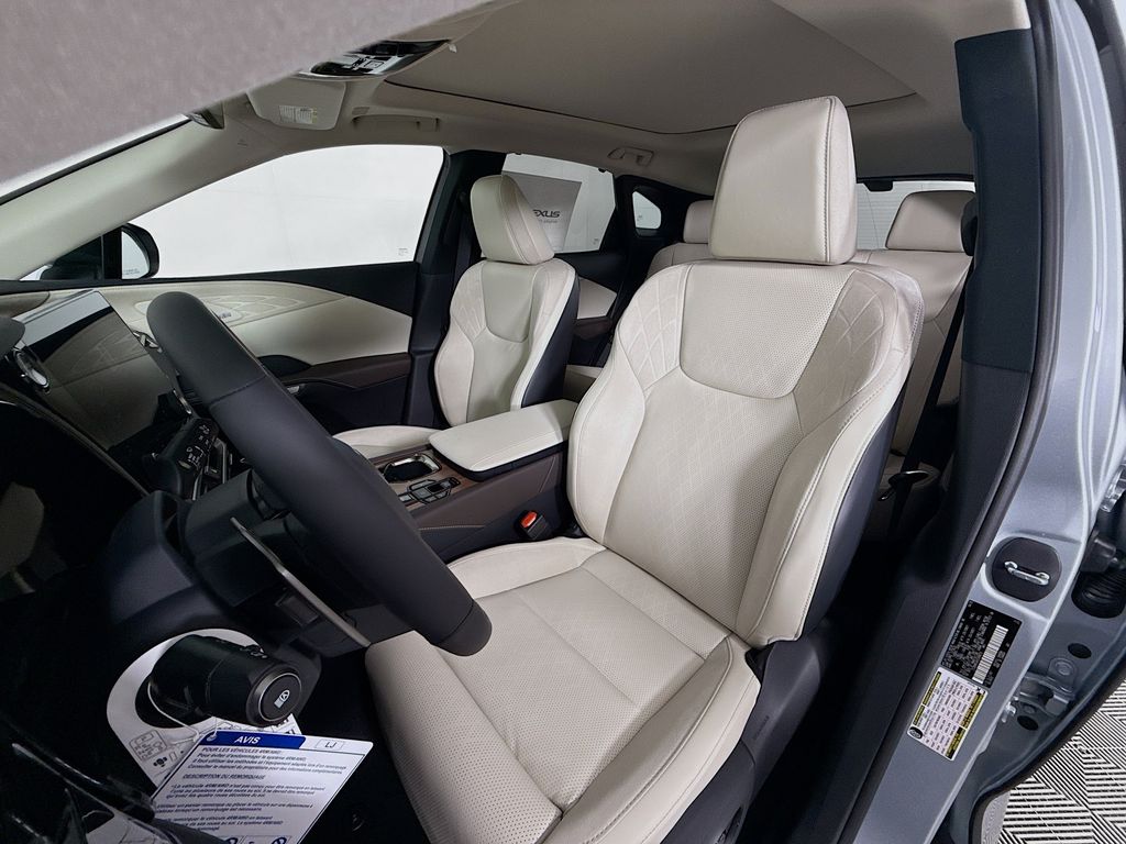 2025 Lexus RX  16