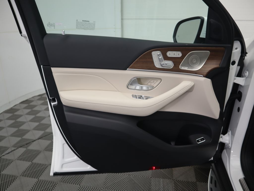 Thumbnail: 2026 Mercedes-Benz GLE - 26