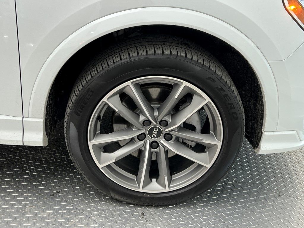 Thumbnail: 2023 Audi Q3 - 12