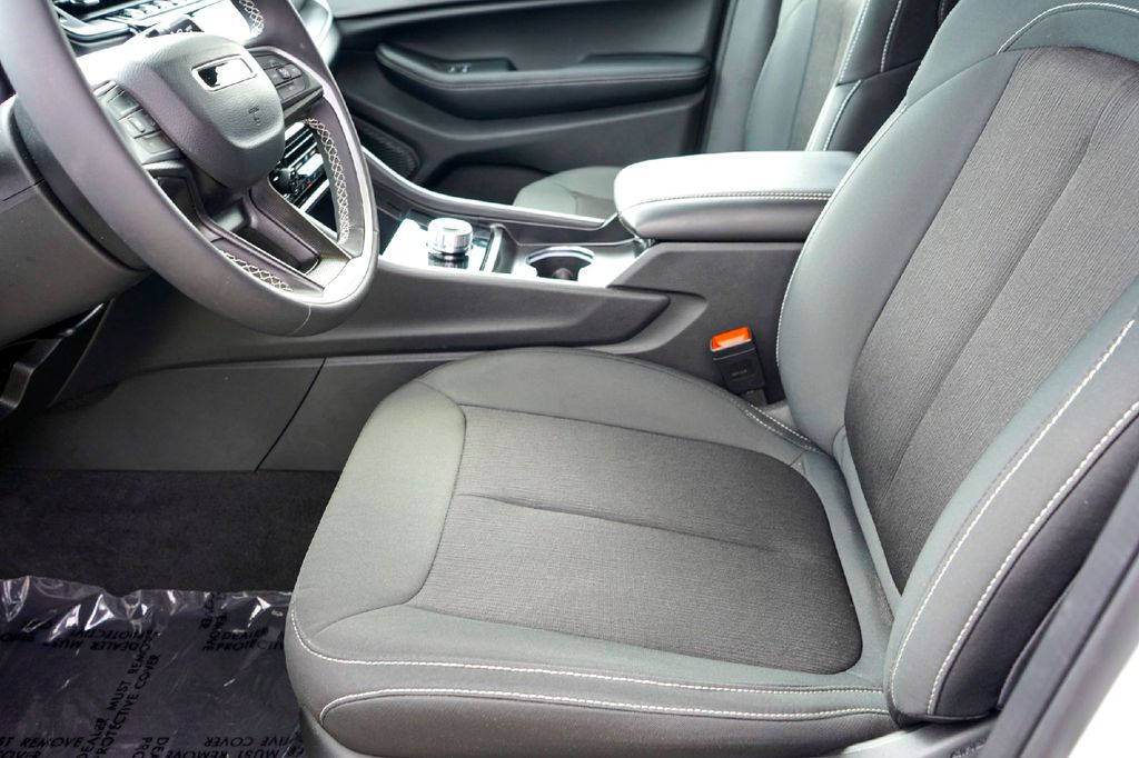 New Car 2025 Jeep Grand Cherokee  Laredo For Sale Under $30,000 In Taylor, Texas