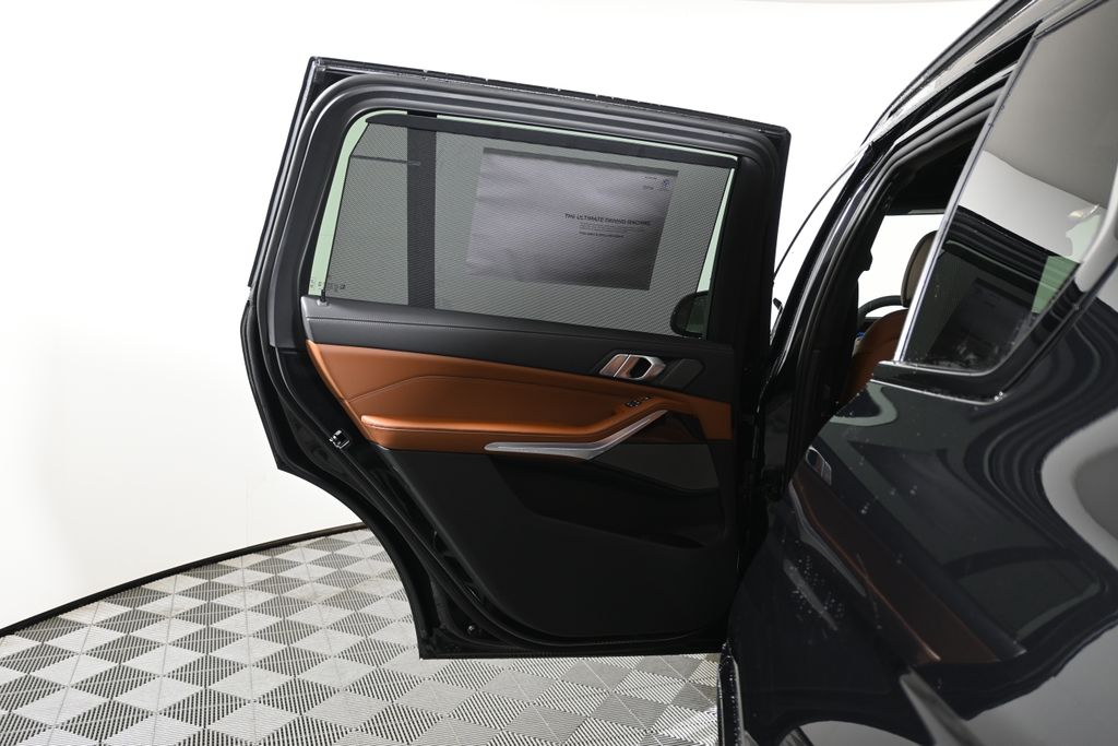 Thumbnail: 2026 BMW X7 - 32