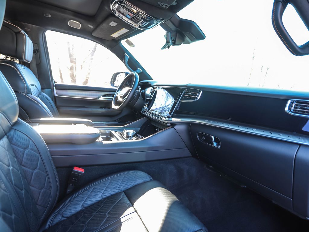 Thumbnail: 2023 Jeep Grand Wagoneer L - 25