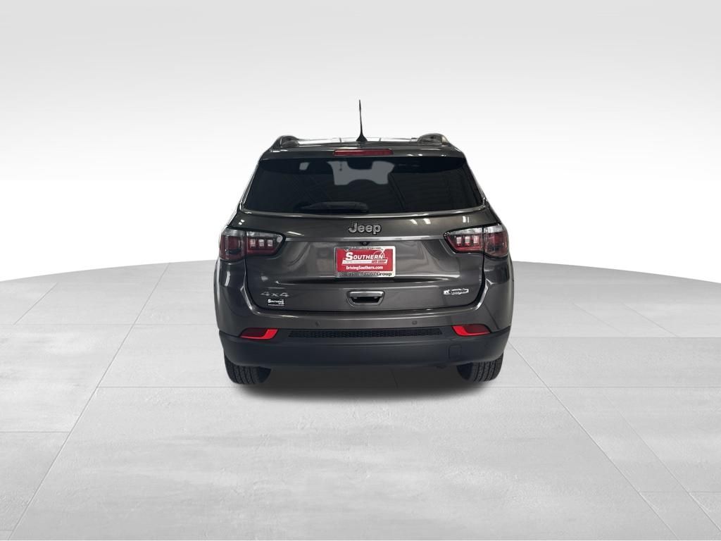 Used 2018 Gray Jeep Latitude image 4