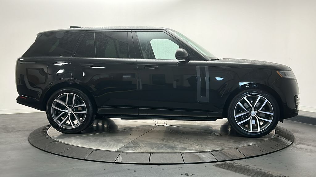 2025 Land Rover Range Rover SE 6