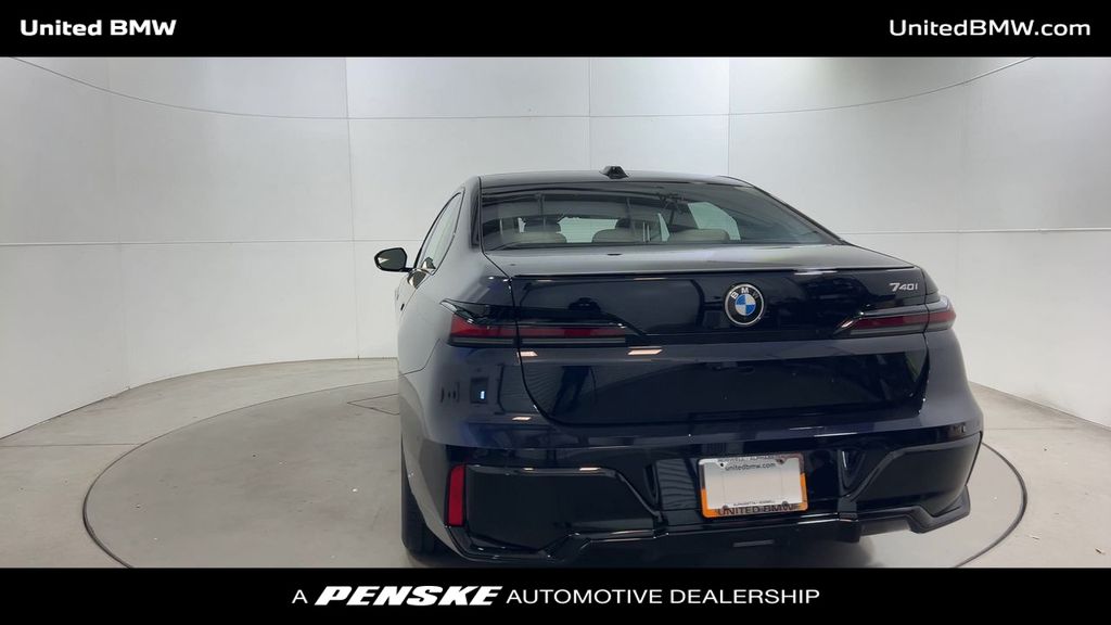Thumbnail: 2025 BMW 7 Series - 7