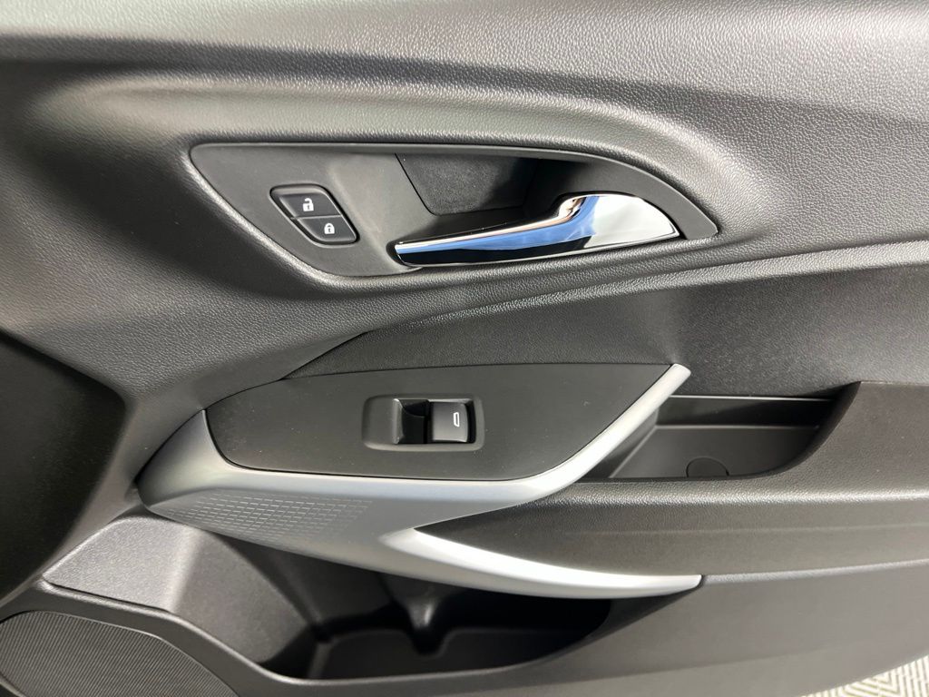 Thumbnail: 2026 Chevrolet Trax - 10