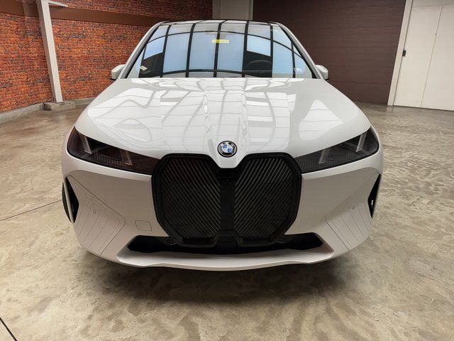 New 2026 White BMW xDrive60 image 8