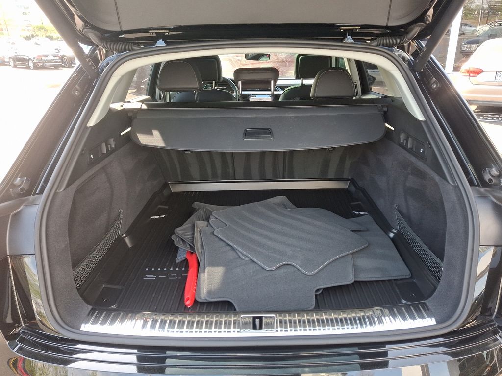 2024 Audi Q8 e-tron Premium Plus 28
