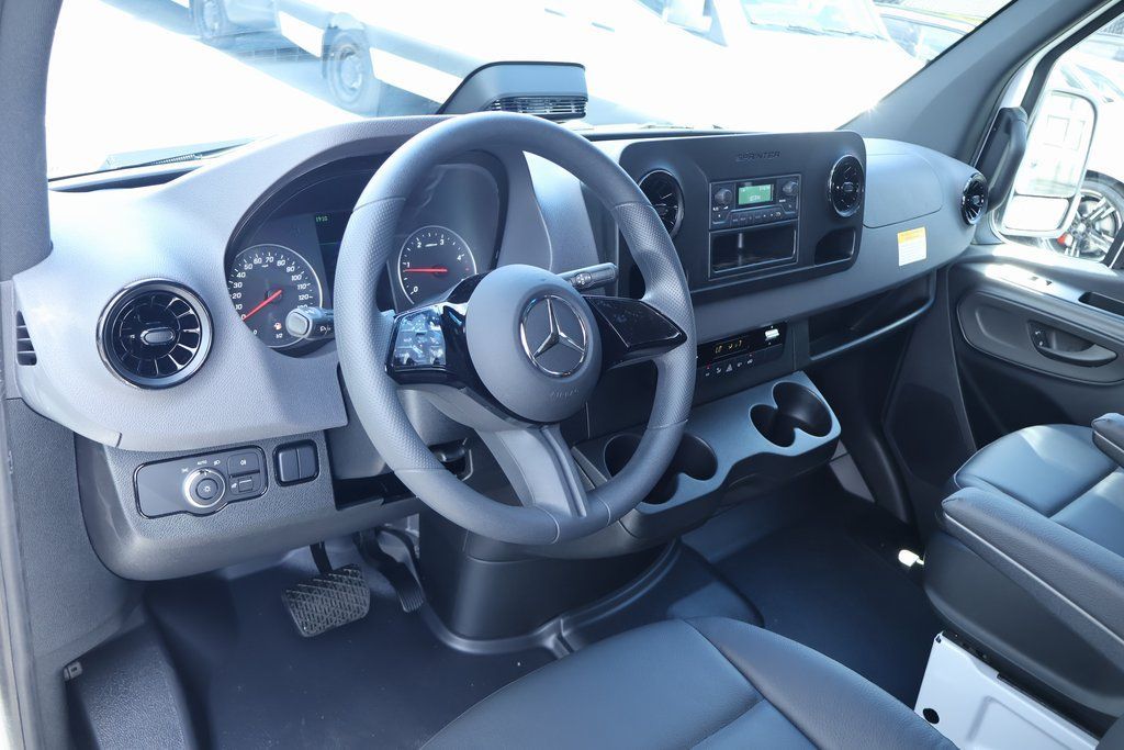 Thumbnail: 2026 Mercedes-Benz Sprinter - 3