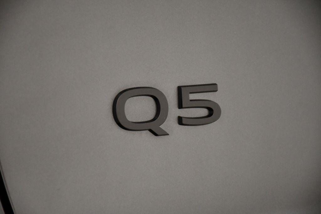 Thumbnail: 2025 Audi Q5 - 9