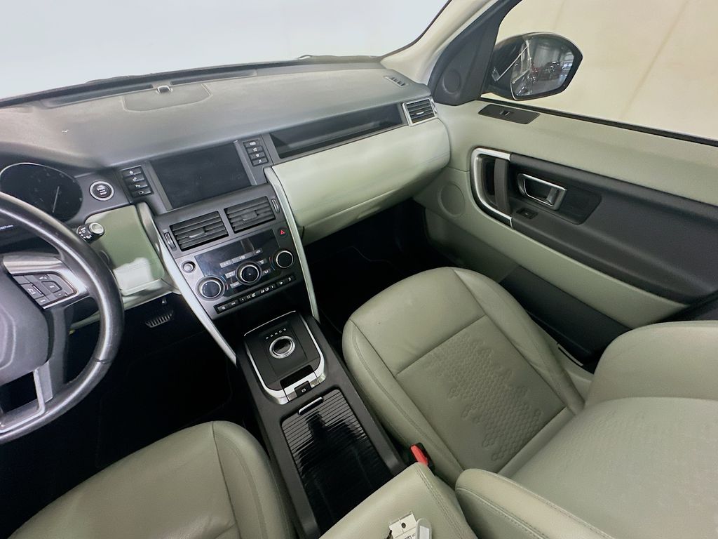 Used 2018 Black Land Rover SE image 11