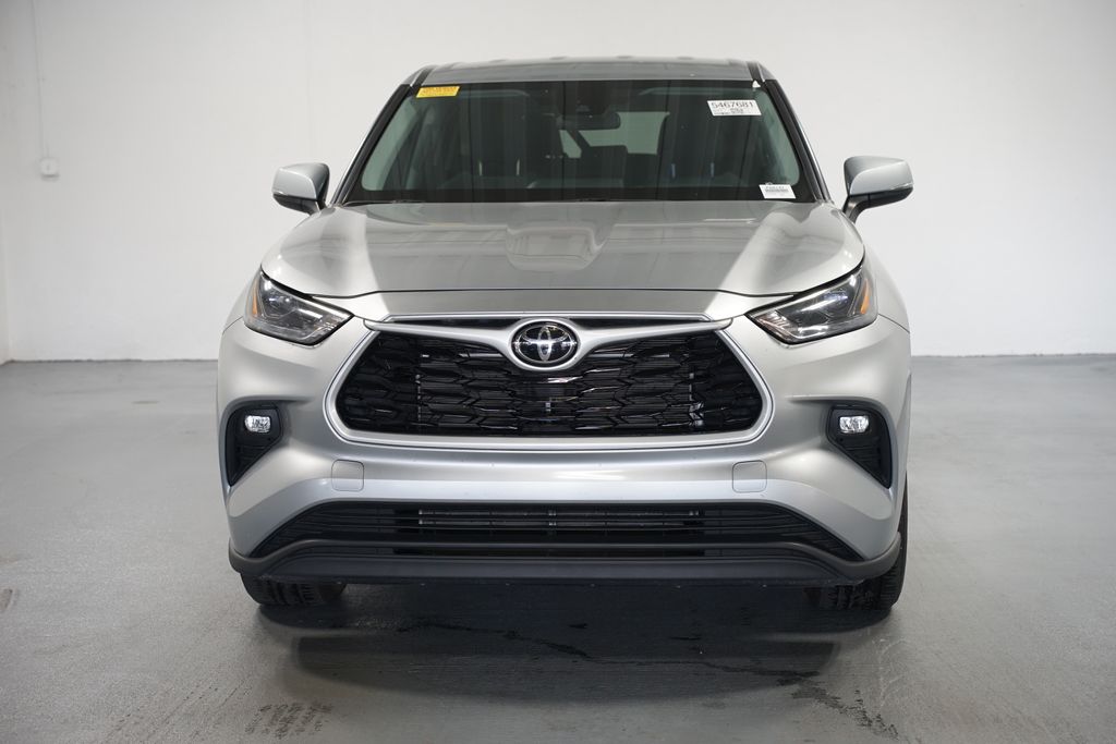 Thumbnail: 2023 Toyota Highlander - 2