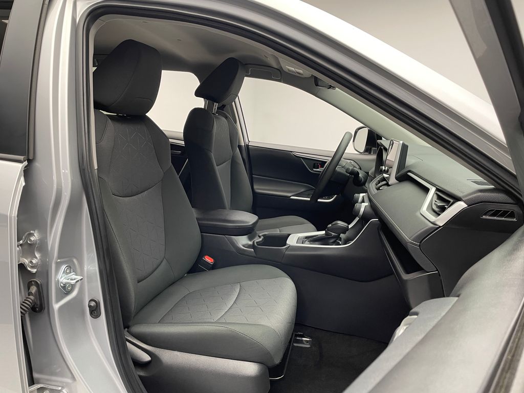 2024 Toyota RAV4 XLE 18