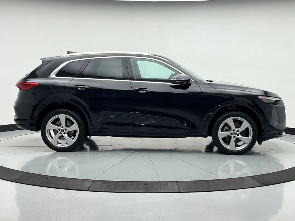 Thumbnail: 2025 Audi Q5 - 4
