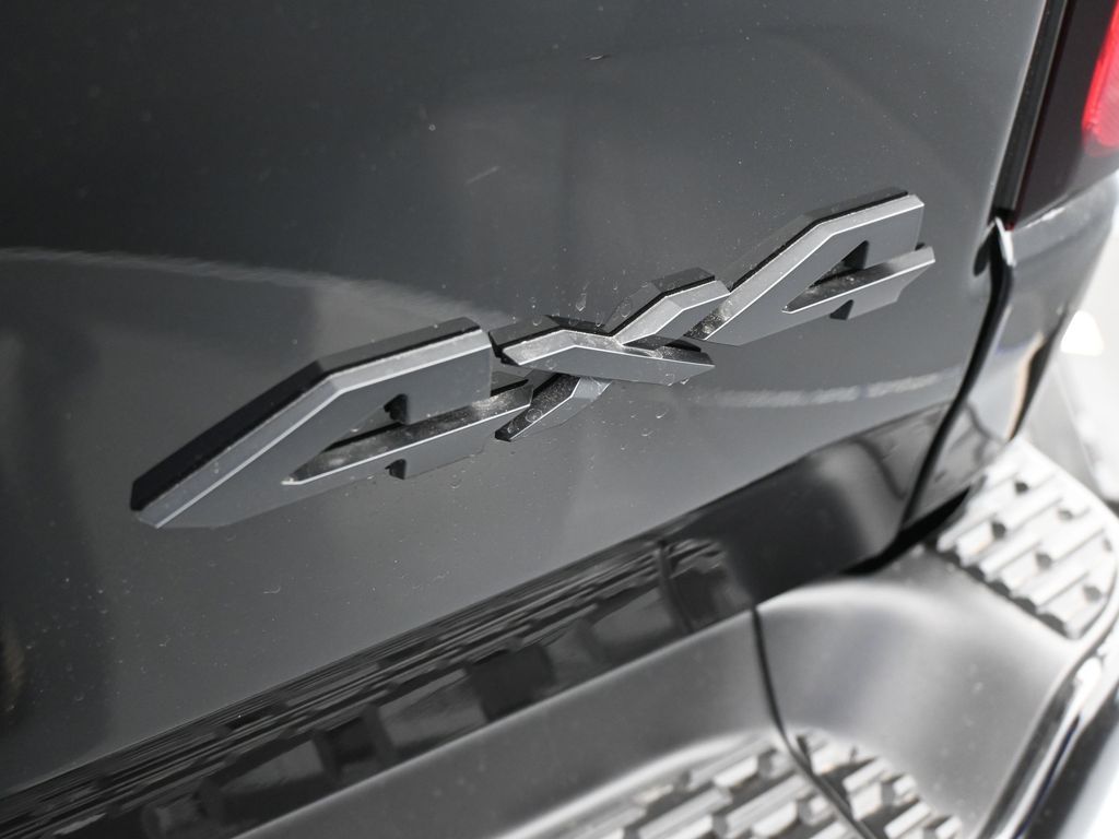 New 2026 Diamond Black Crystal Pearlcoat Ram Laramie image 38