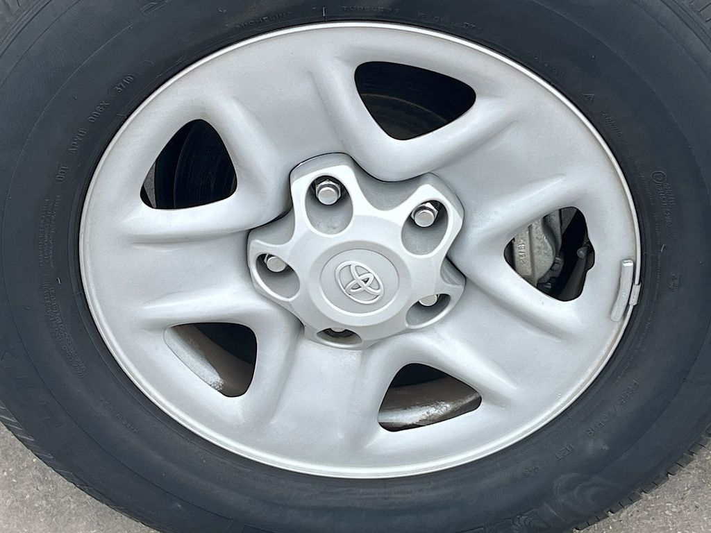 Used 2020 White Toyota SR5 image 29