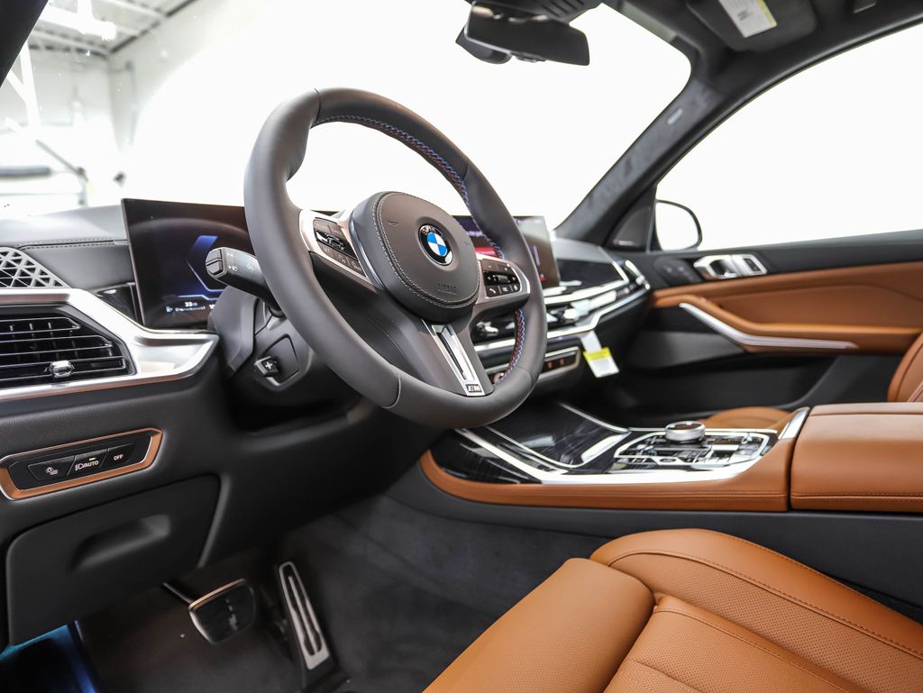 2025 BMW X7 M60i 10